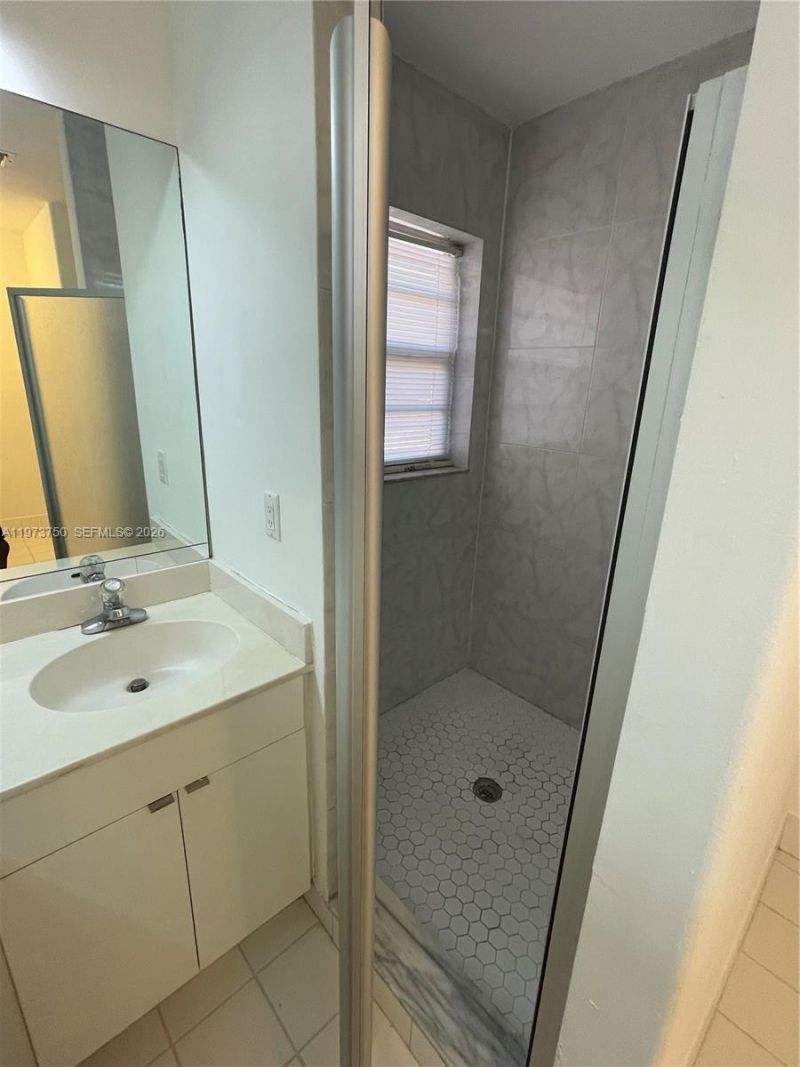 703 NE 195th St , Unit 703, Miami, FL 33179 Photo