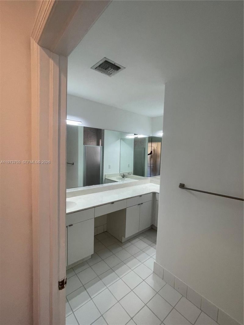 703 NE 195th St , Unit 703, Miami, FL 33179 Photo