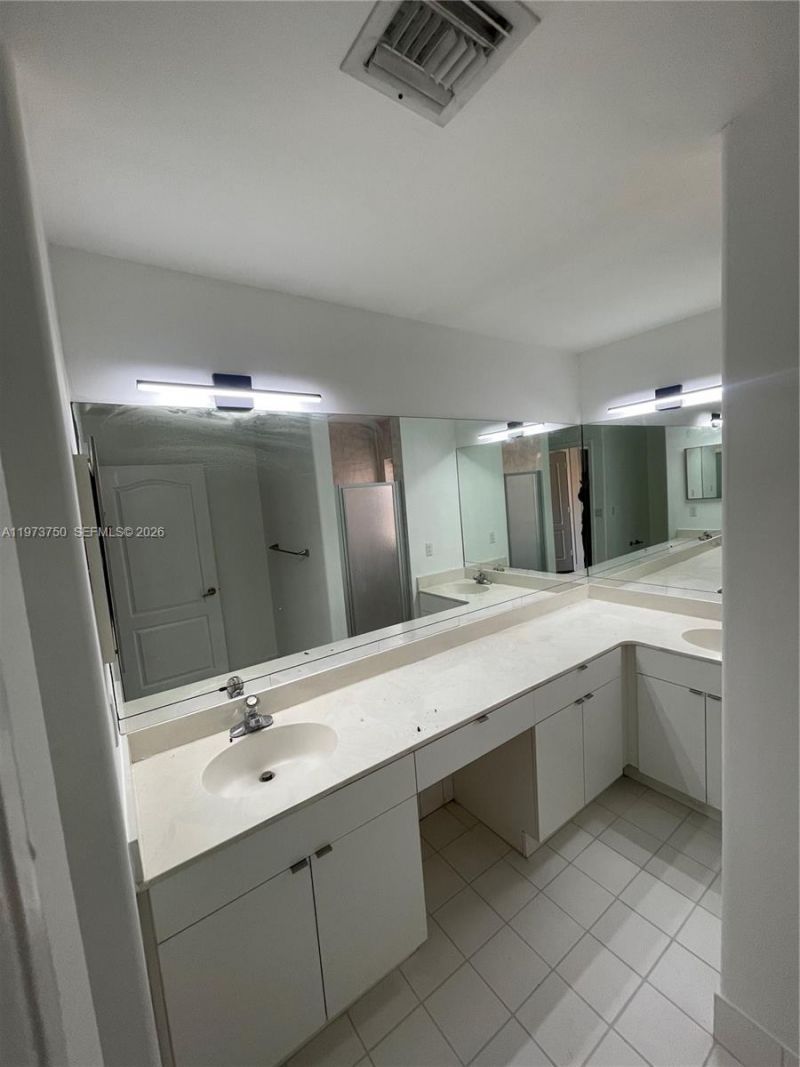 703 NE 195th St , Unit 703, Miami, FL 33179 Photo