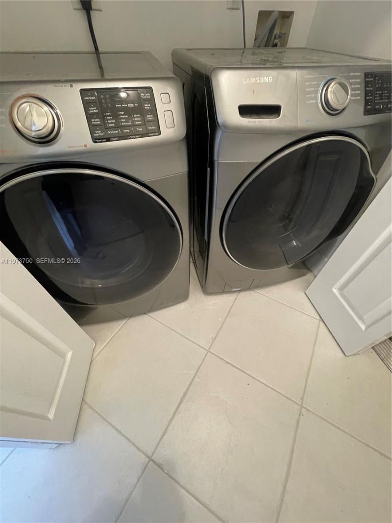 703 NE 195th St , Unit 703, Miami, FL 33179 Photo