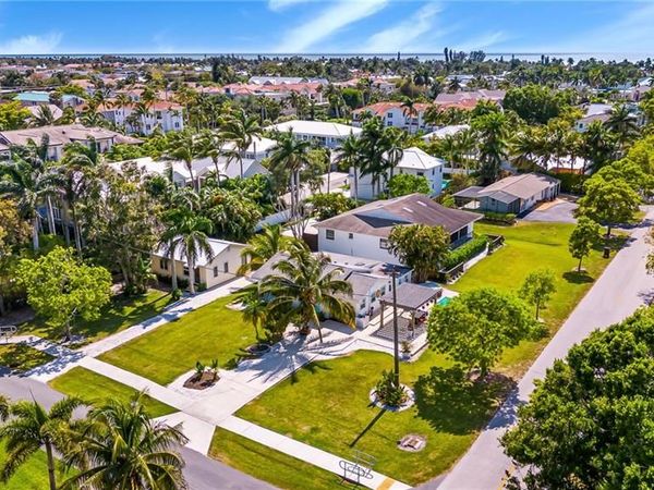 560 9th AVE S, NAPLES, FL 34102