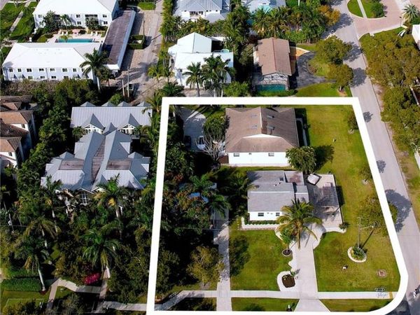 560 9th AVE S, NAPLES, FL 34102