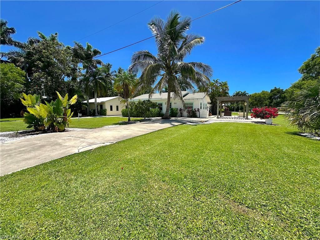 560 9th Ave S, Naples, FL 34102 Photo