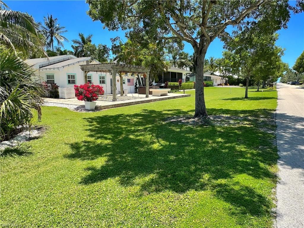 560 9th Ave S, Naples, FL 34102 Photo