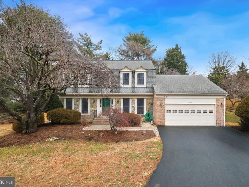 5705 Mossrock Drive, North Bethesda, MD 20852 Main Photo
