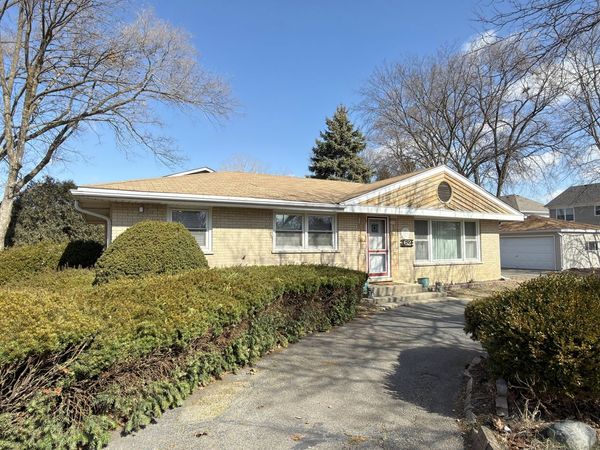 62 Mayer Avenue , Wheeling, IL 60090