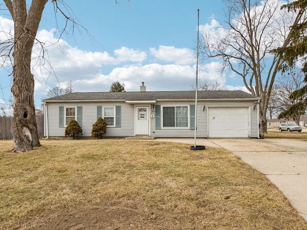 820 S Pine Street, Streamwood, IL 60107