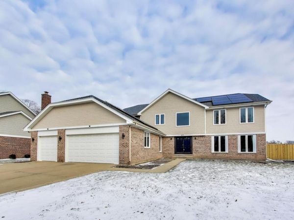 673 N NEWKIRK Lane, Palatine, IL 60074