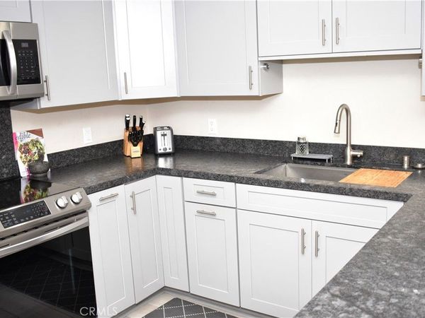 6815 Remmet, Unit 213, Canoga Park, CA 91303