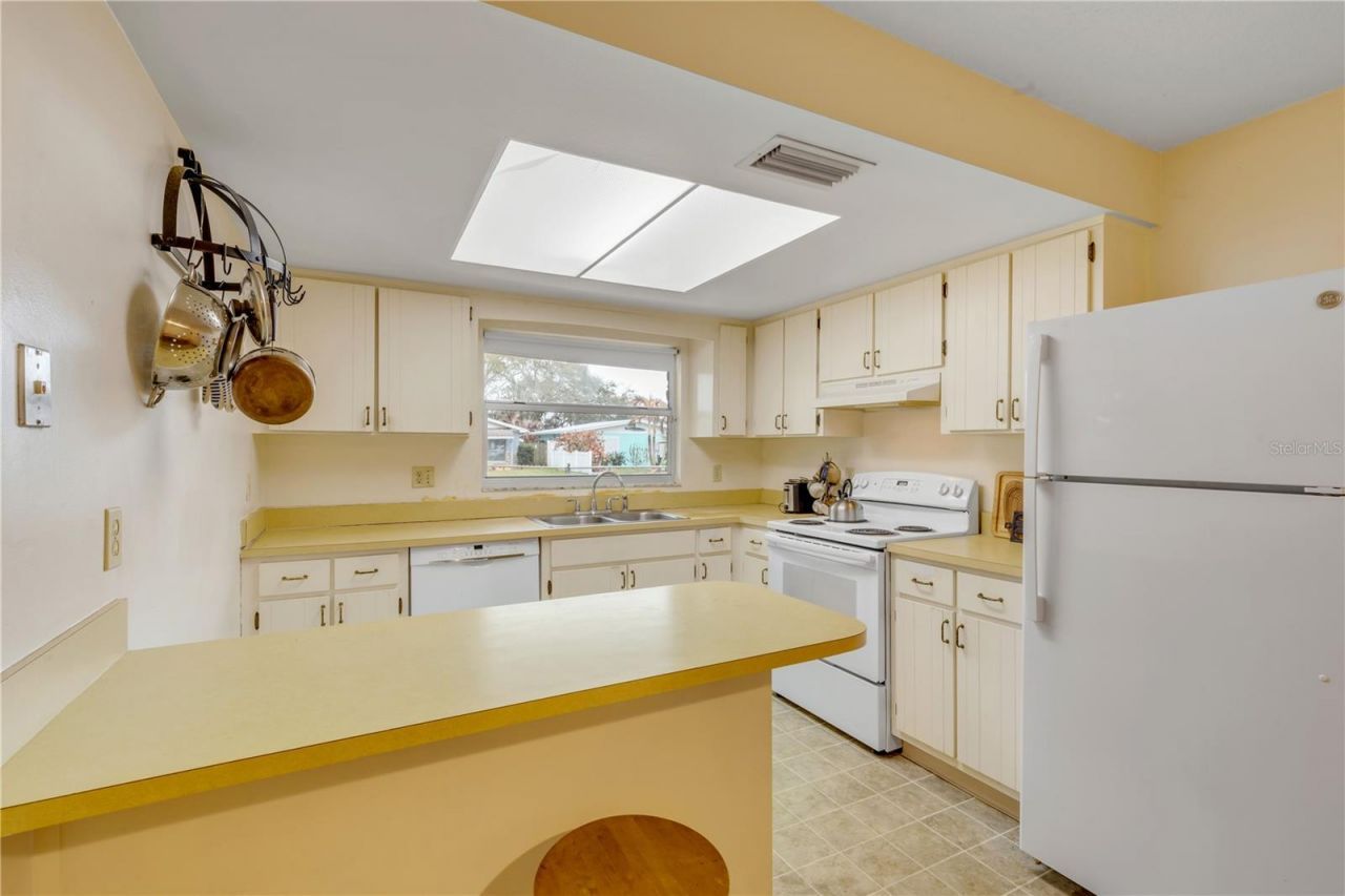 622 Goodwin Avenue, New Smyrna Beach, FL 32169 Photo