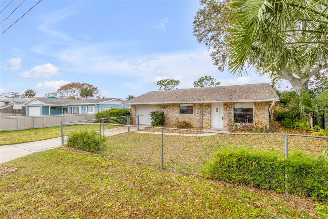 622 Goodwin Avenue, New Smyrna Beach, FL 32169 Photo