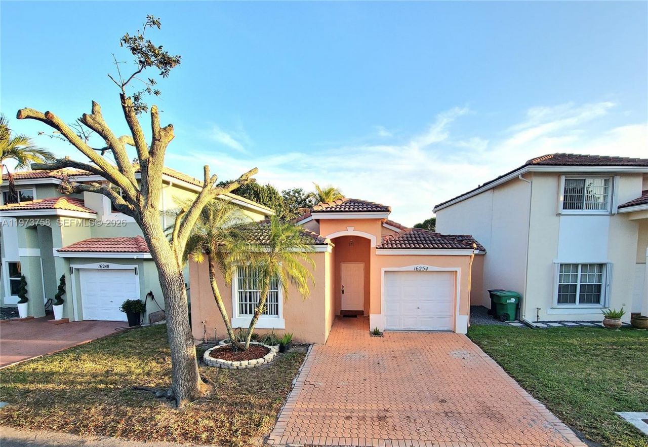 16254 SW 100th Ter, Miami, FL 33196 Main Photo