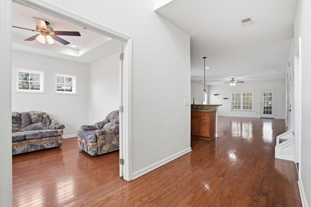 209 Goldfinch Lane Photo 4