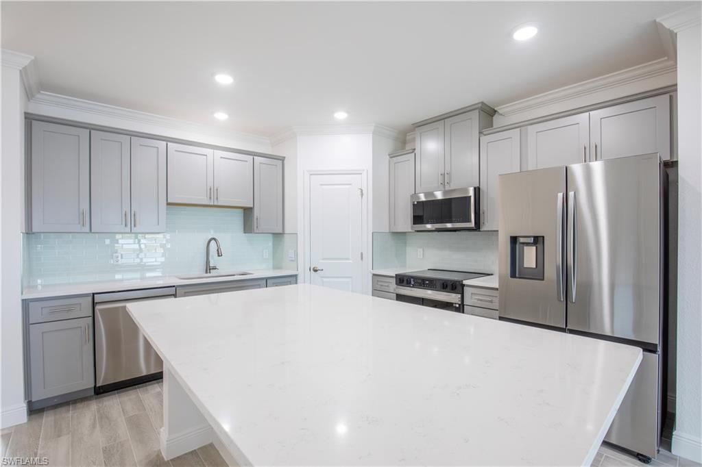 10534 Fountain Palm Cir, Bokeelia, FL 33922 Photo