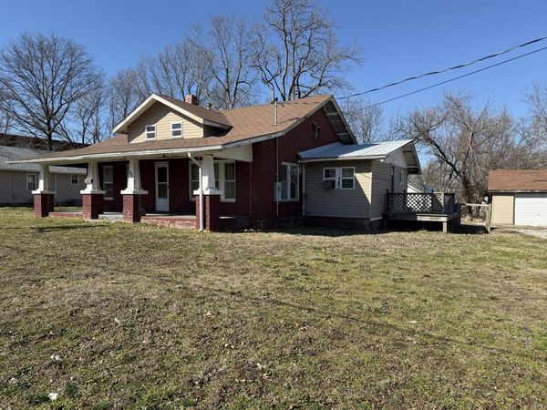 211 W Austin Street , Bolivar, MO 65613
