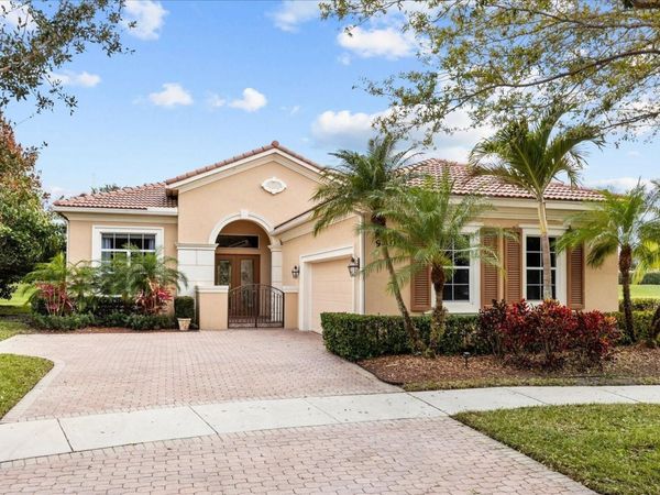 9301 SW Nuova Way, Port St Lucie, FL 34986