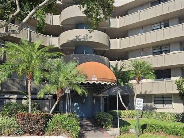 1001 Colony Point Cir, Unit 305, Pembroke Pines, FL 33026