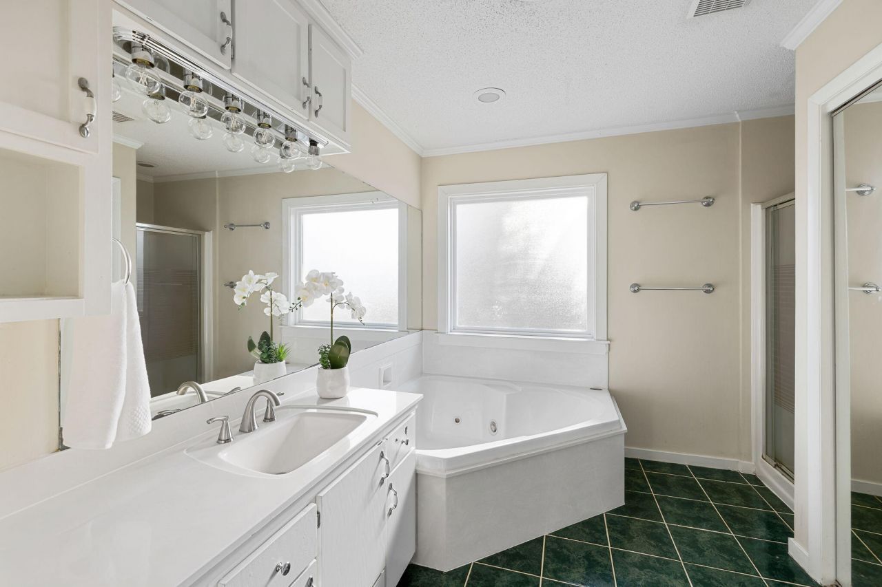 1133 Oakcrest Drive Photo 11