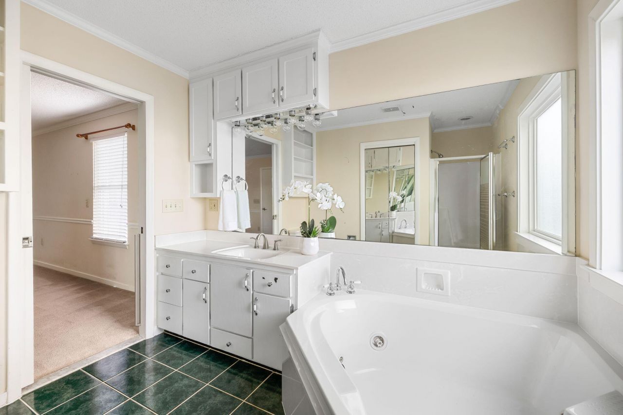 1133 Oakcrest Drive Photo 12