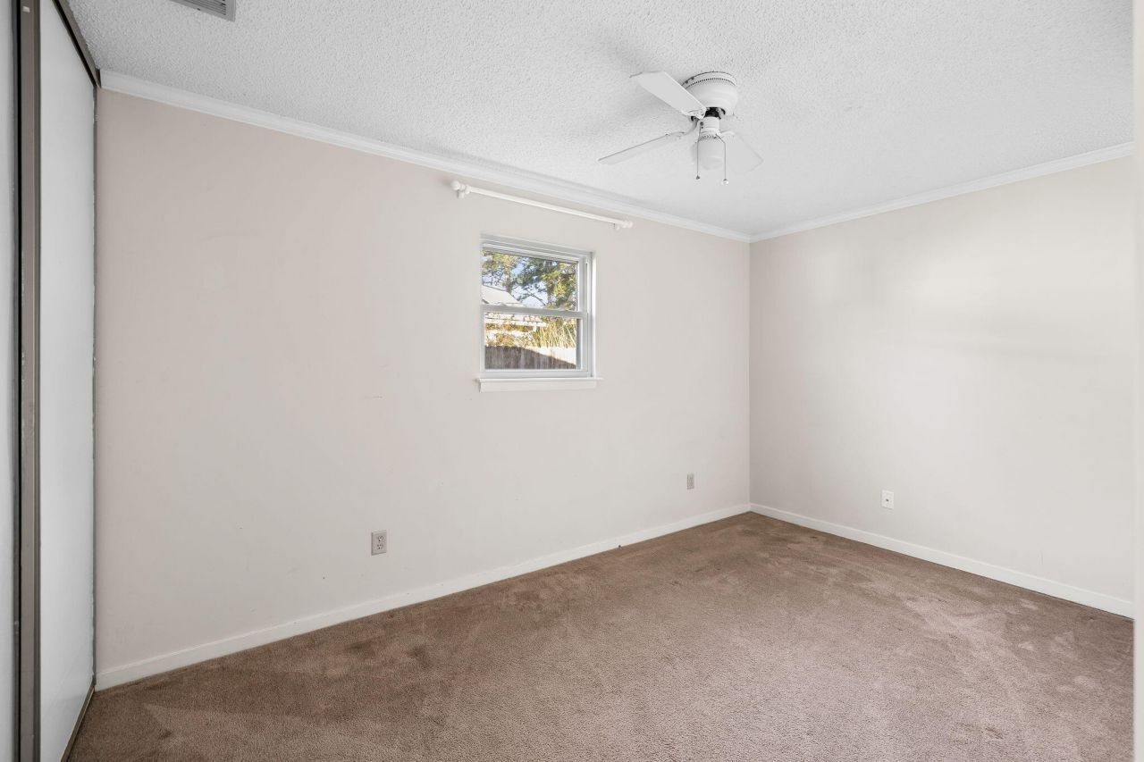 1133 Oakcrest Drive Photo 15