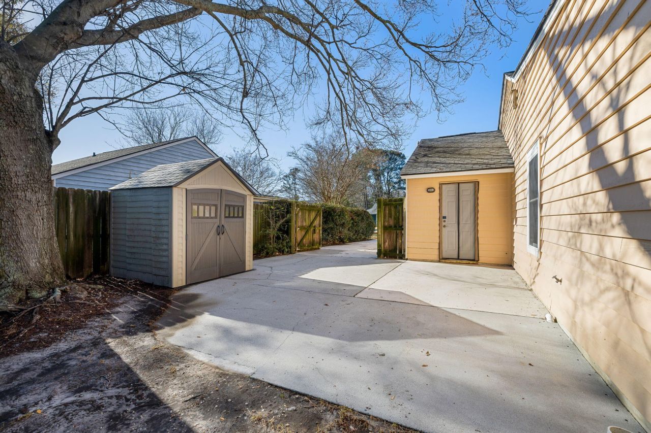 1133 Oakcrest Drive Photo 17