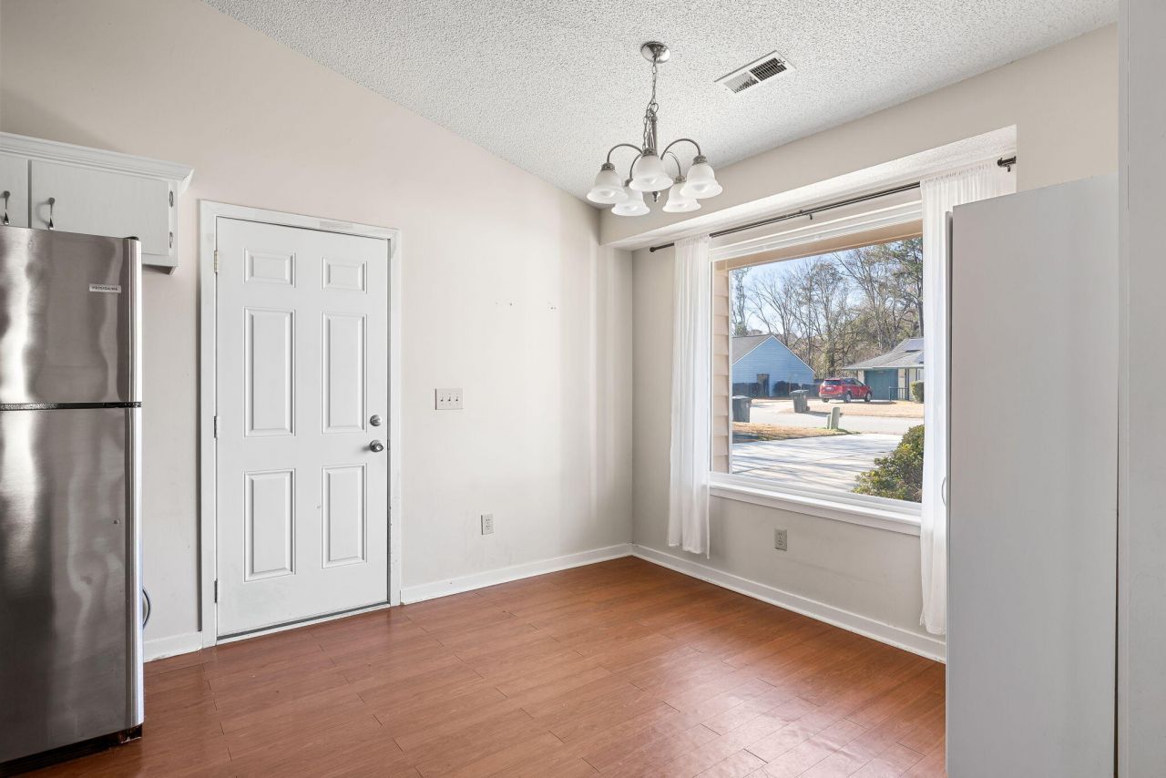 1133 Oakcrest Drive Photo 8