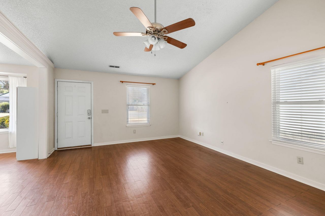 1133 Oakcrest Drive Photo 9