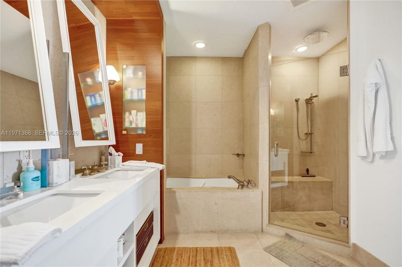 6799 Collins Ave , Unit 201, Miami Beach, FL 33141 Photo