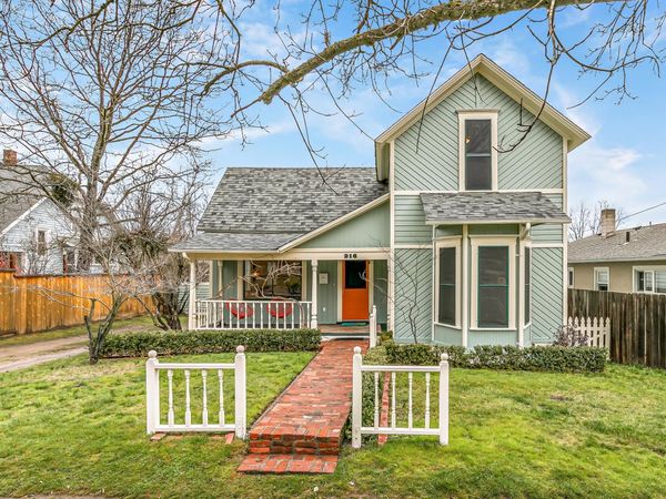 216 Central Avenue, Ashland, OR 97520