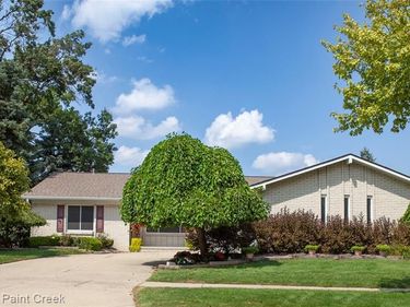 1839 Smallbrook Drive, Troy, MI 48085