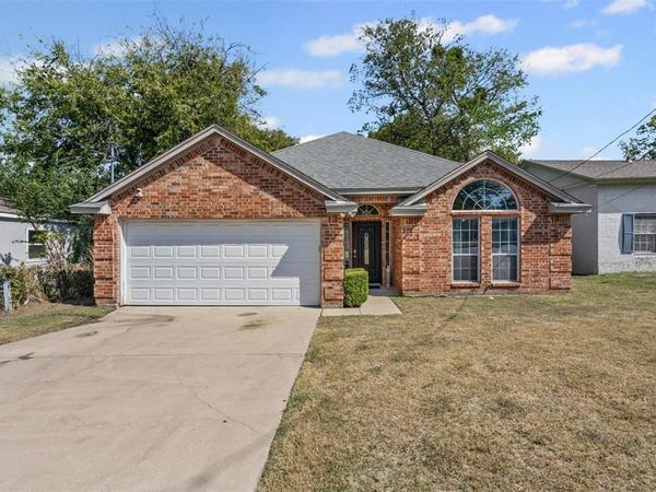 321 Meadow Park Drive, White Settlement, TX 76108
