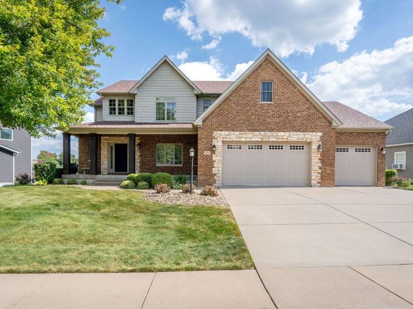 3271 Valleywynds Drive, Bettendorf, IA 52722