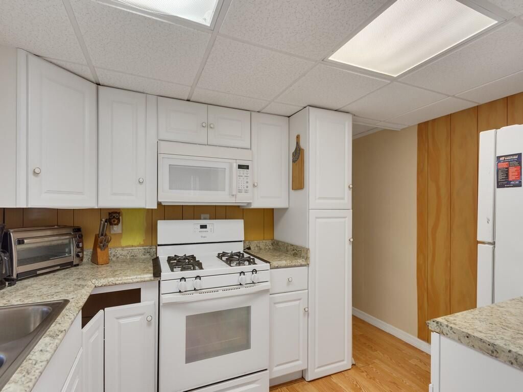 335 NE Tropicalia Lane, Jensen Beach, FL 34957 Photo