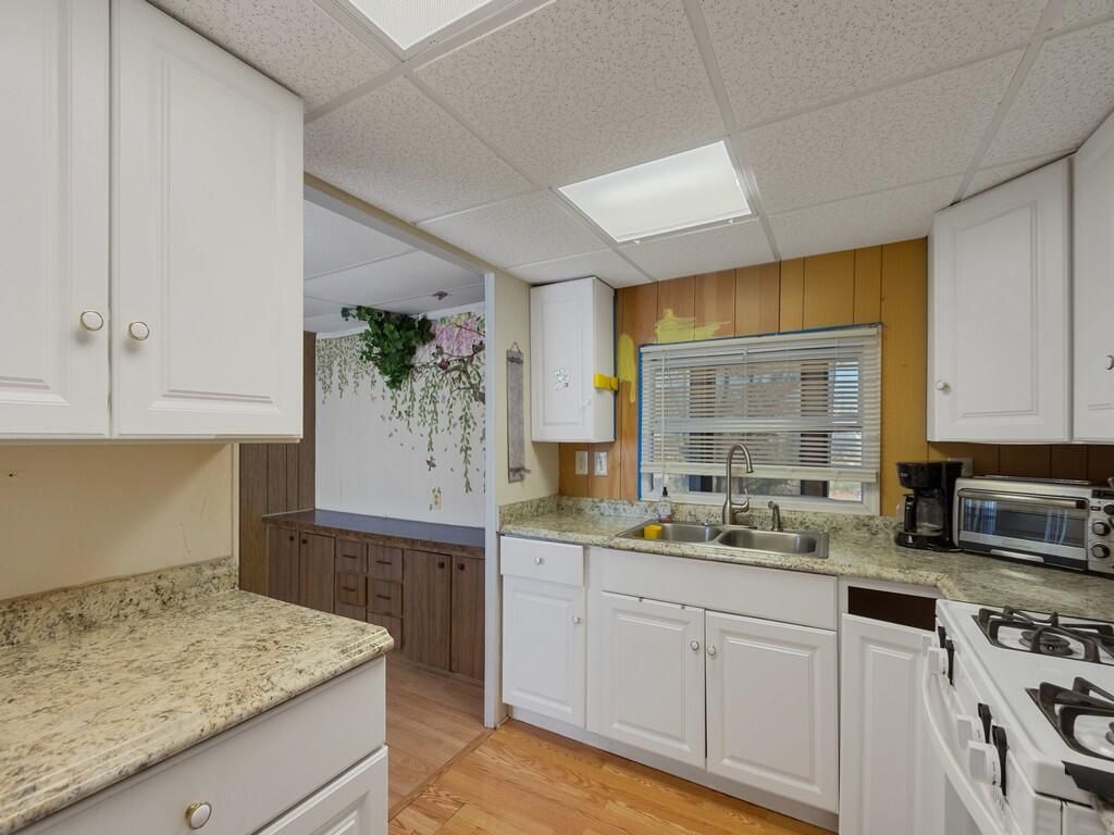 335 NE Tropicalia Lane, Jensen Beach, FL 34957 Photo