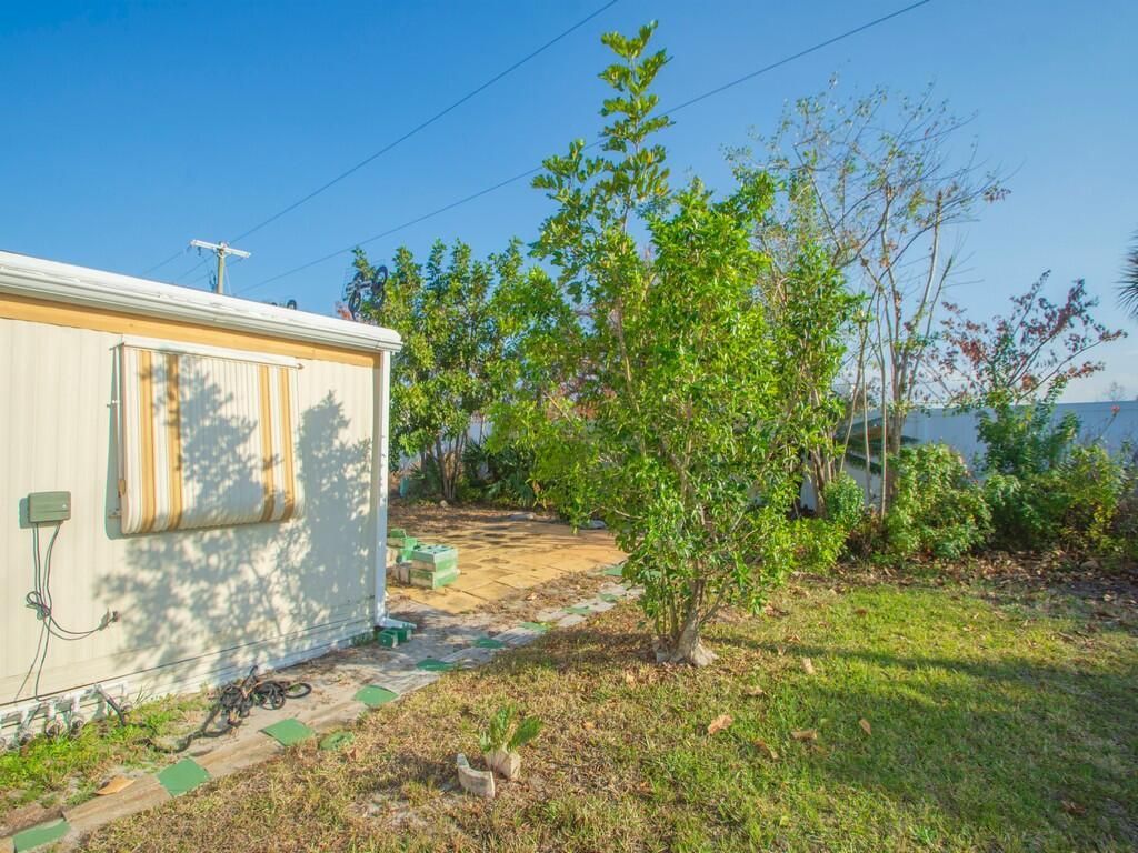 335 NE Tropicalia Lane, Jensen Beach, FL 34957 Photo