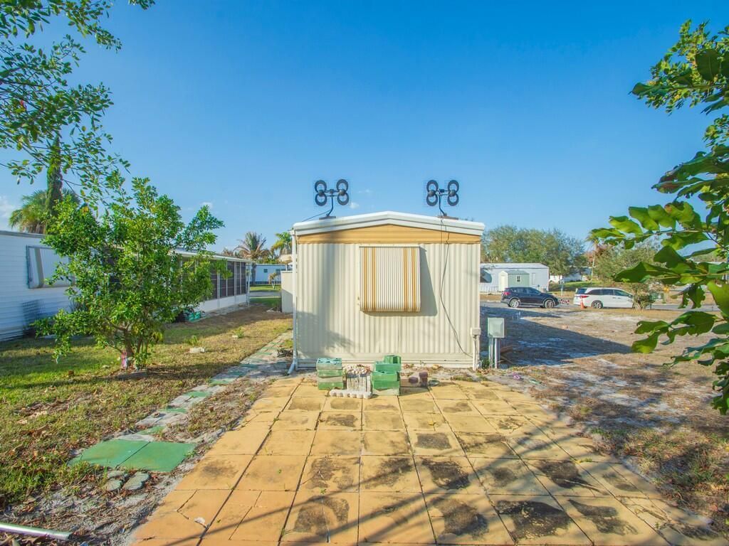 335 NE Tropicalia Lane, Jensen Beach, FL 34957 Photo