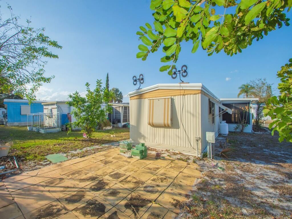 335 NE Tropicalia Lane, Jensen Beach, FL 34957 Photo