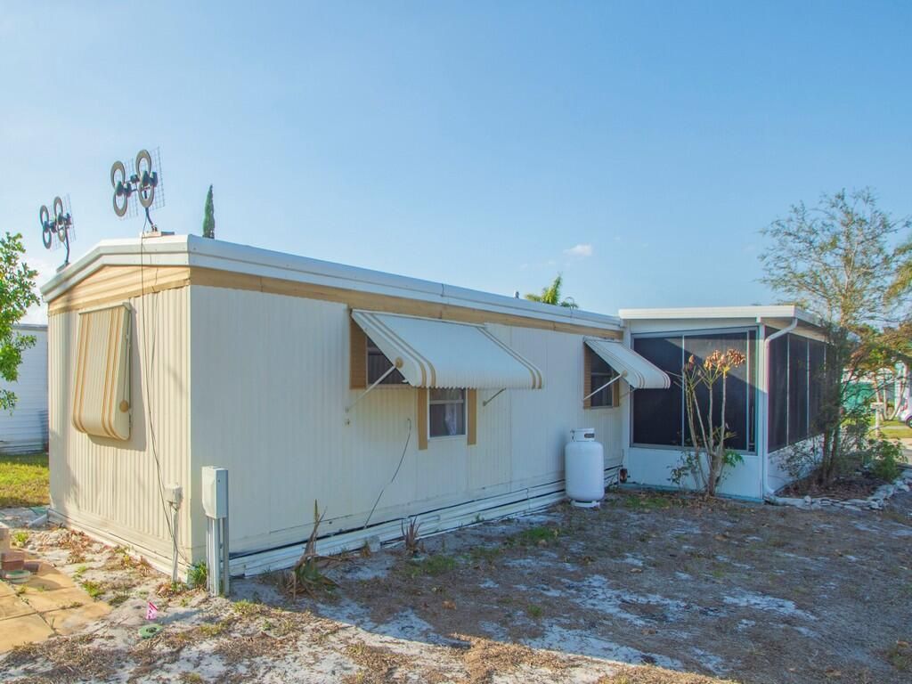 335 NE Tropicalia Lane, Jensen Beach, FL 34957 Photo