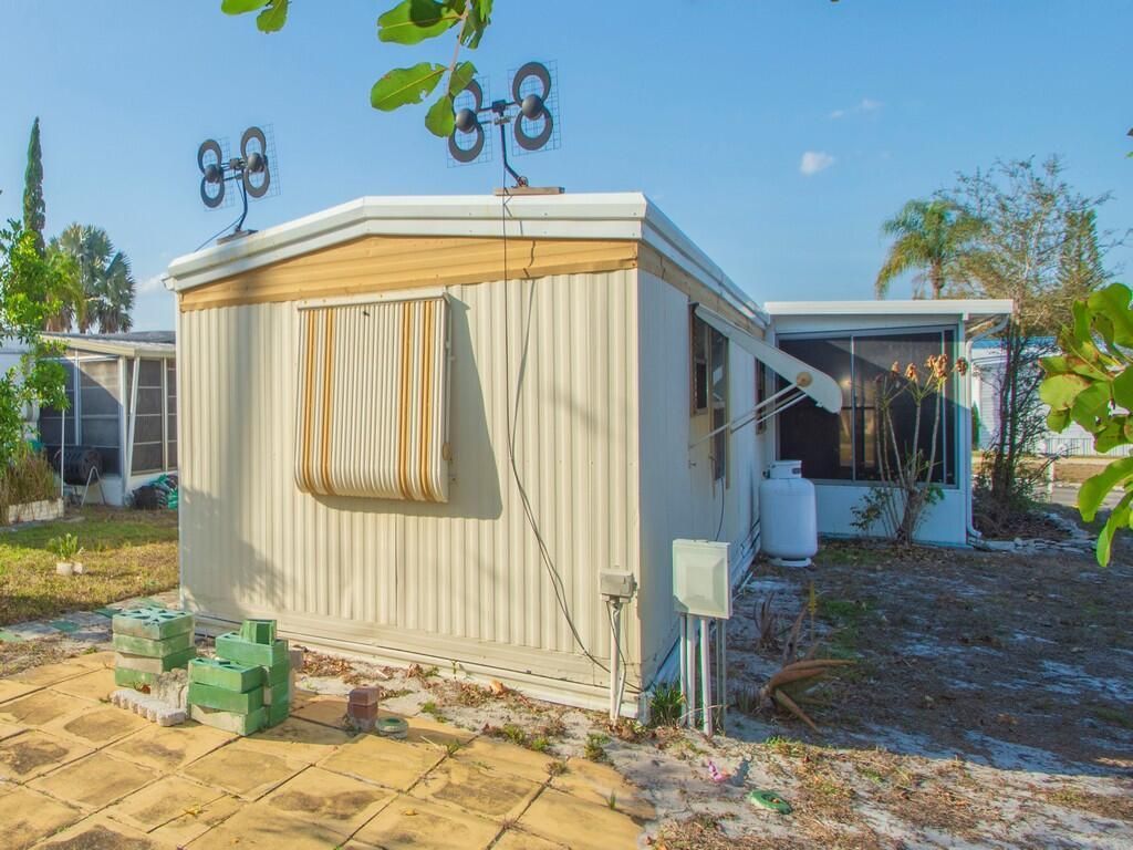 335 NE Tropicalia Lane, Jensen Beach, FL 34957 Photo