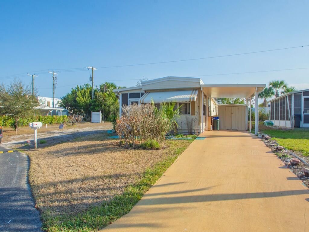 335 NE Tropicalia Lane, Jensen Beach, FL 34957 Photo