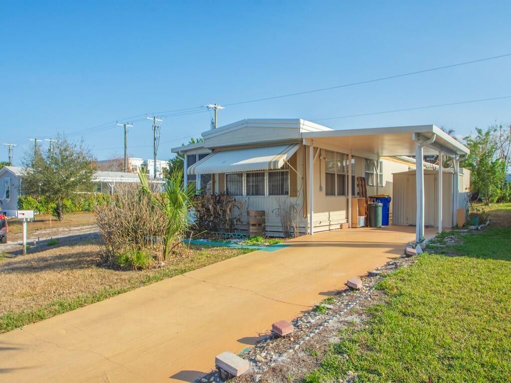 335 NE Tropicalia Lane, Jensen Beach, FL 34957 Photo