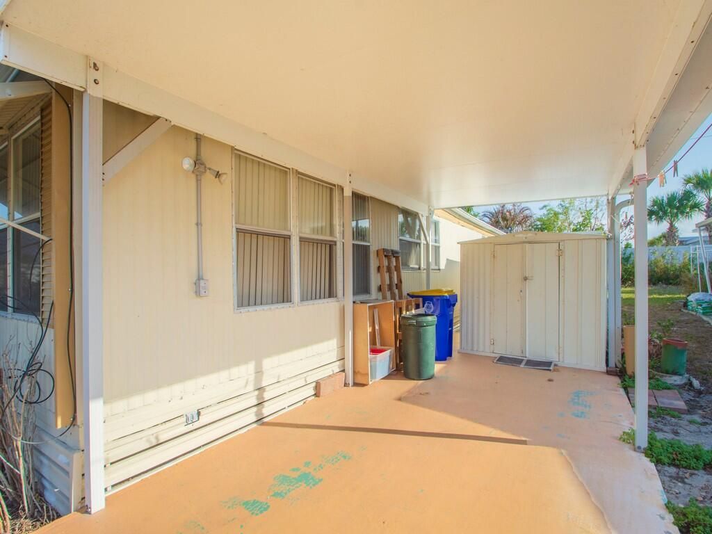 335 NE Tropicalia Lane, Jensen Beach, FL 34957 Photo