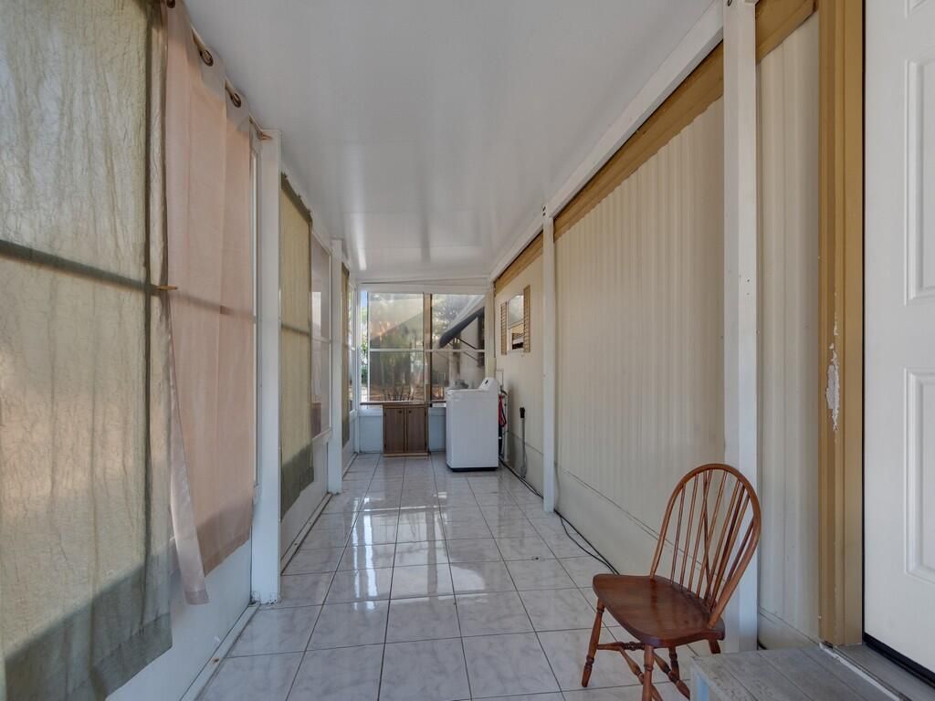 335 NE Tropicalia Lane, Jensen Beach, FL 34957 Photo