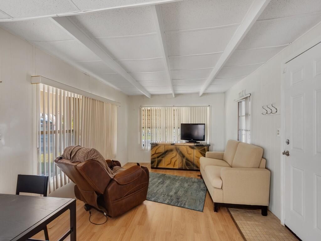 335 NE Tropicalia Lane, Jensen Beach, FL 34957 Photo