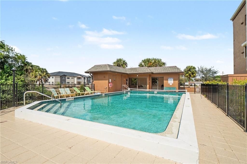 2069 W Lakeview Blvd , Unit 5, North Fort Myers, FL 33903 Photo