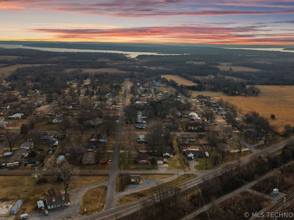 1401 S McQuarrie Avenue , Wagoner, OK 74467