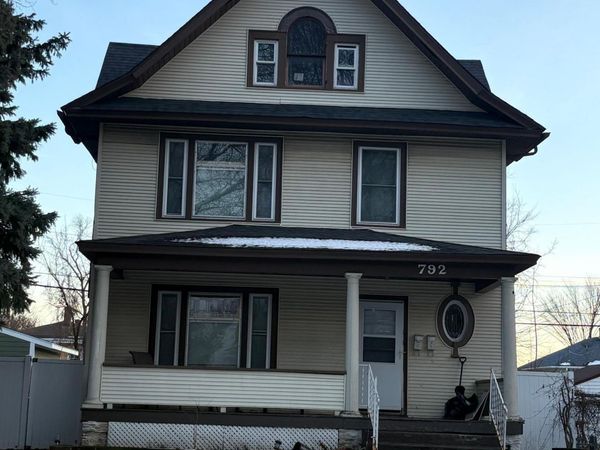 792 Fuller Avenue , Saint Paul, MN 55104