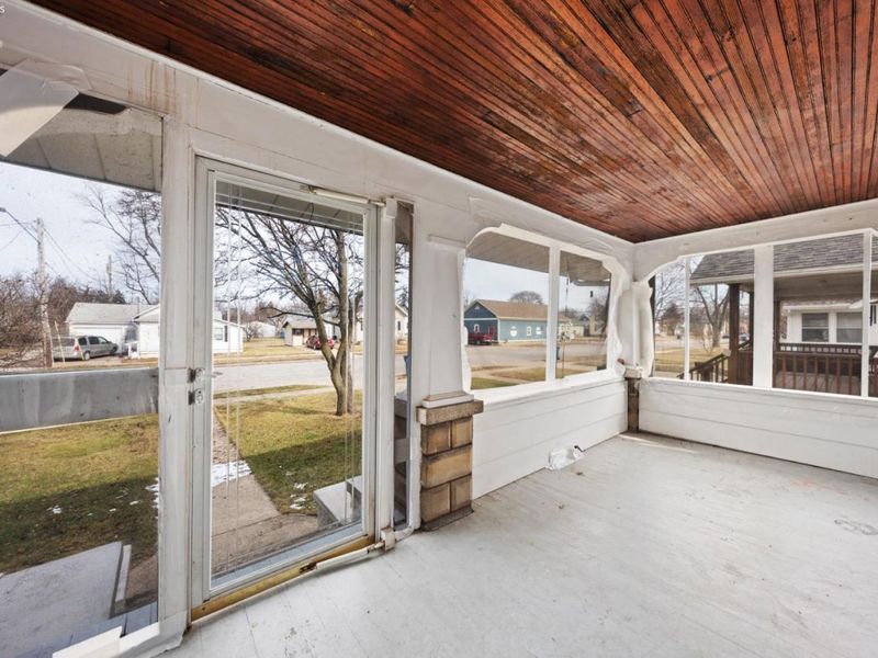 322 E 6th Street, Port Clinton, OH 43452 Photo 3