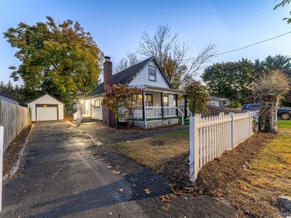 334 Gillette Street , Dix Hills, NY 11746