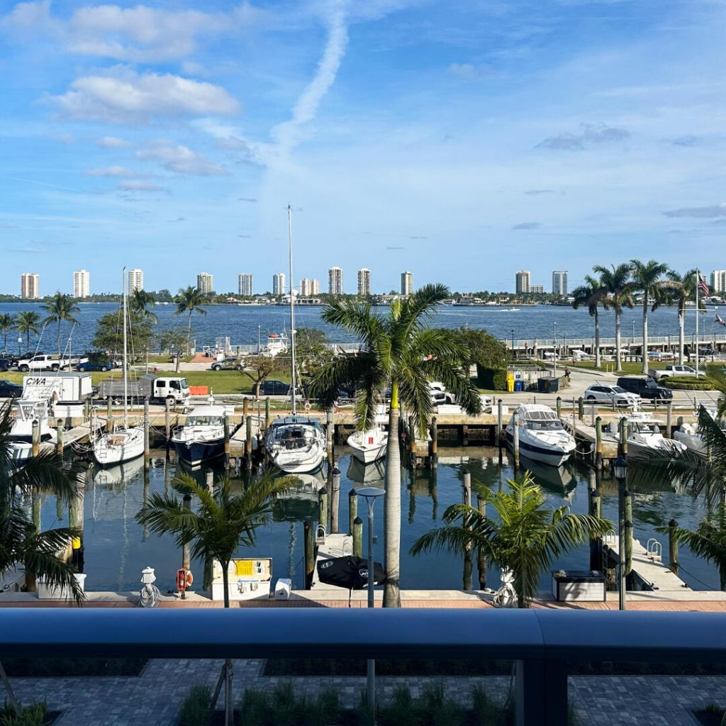 220 Lake Shore Drive, Unit 811, Lake Park, FL 33403 Photo